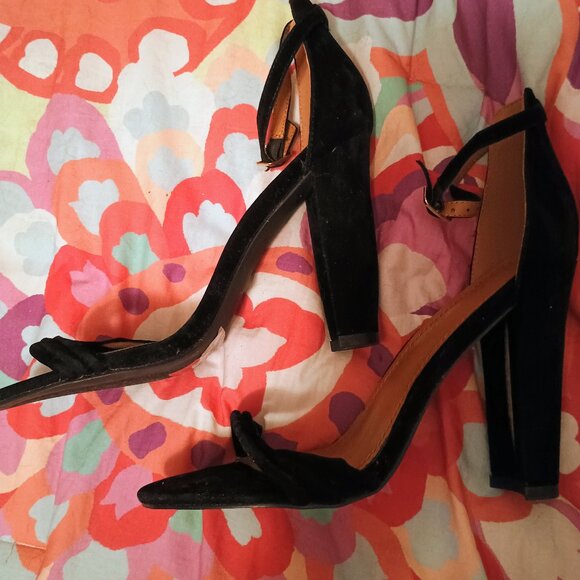 Women Shoe Republic Velvet Heels, 9, New - Picture 3 of 5